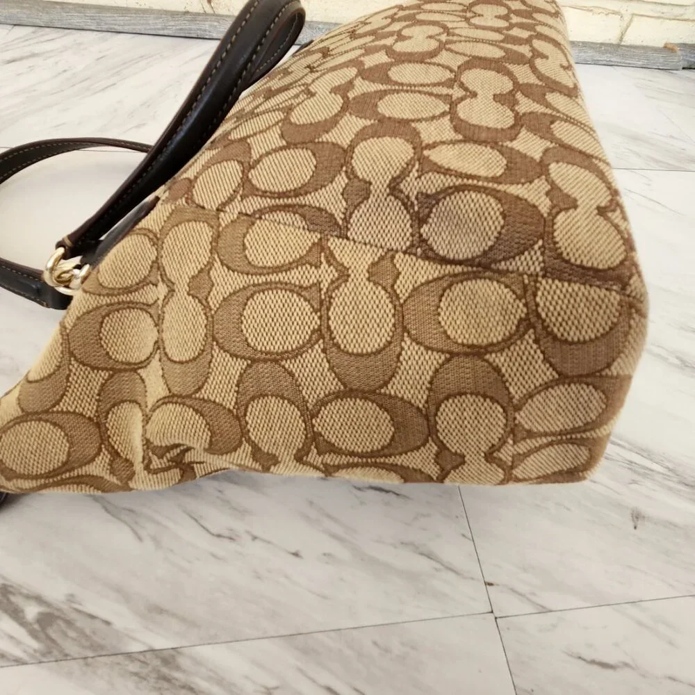 Like New Coach Kelsey Signature Khaki Shoulder Bag Purse - Picture 11 of 15